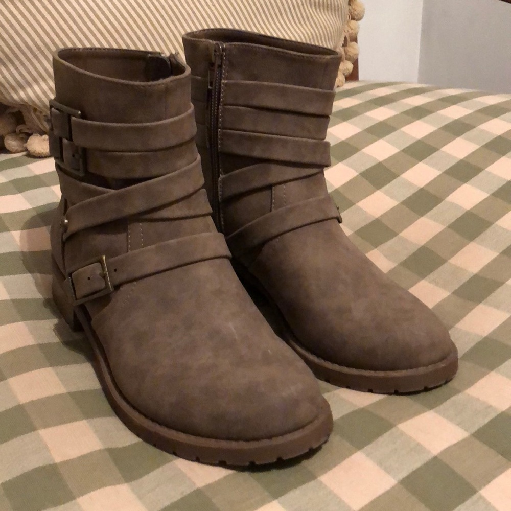 Guess Tan Boots